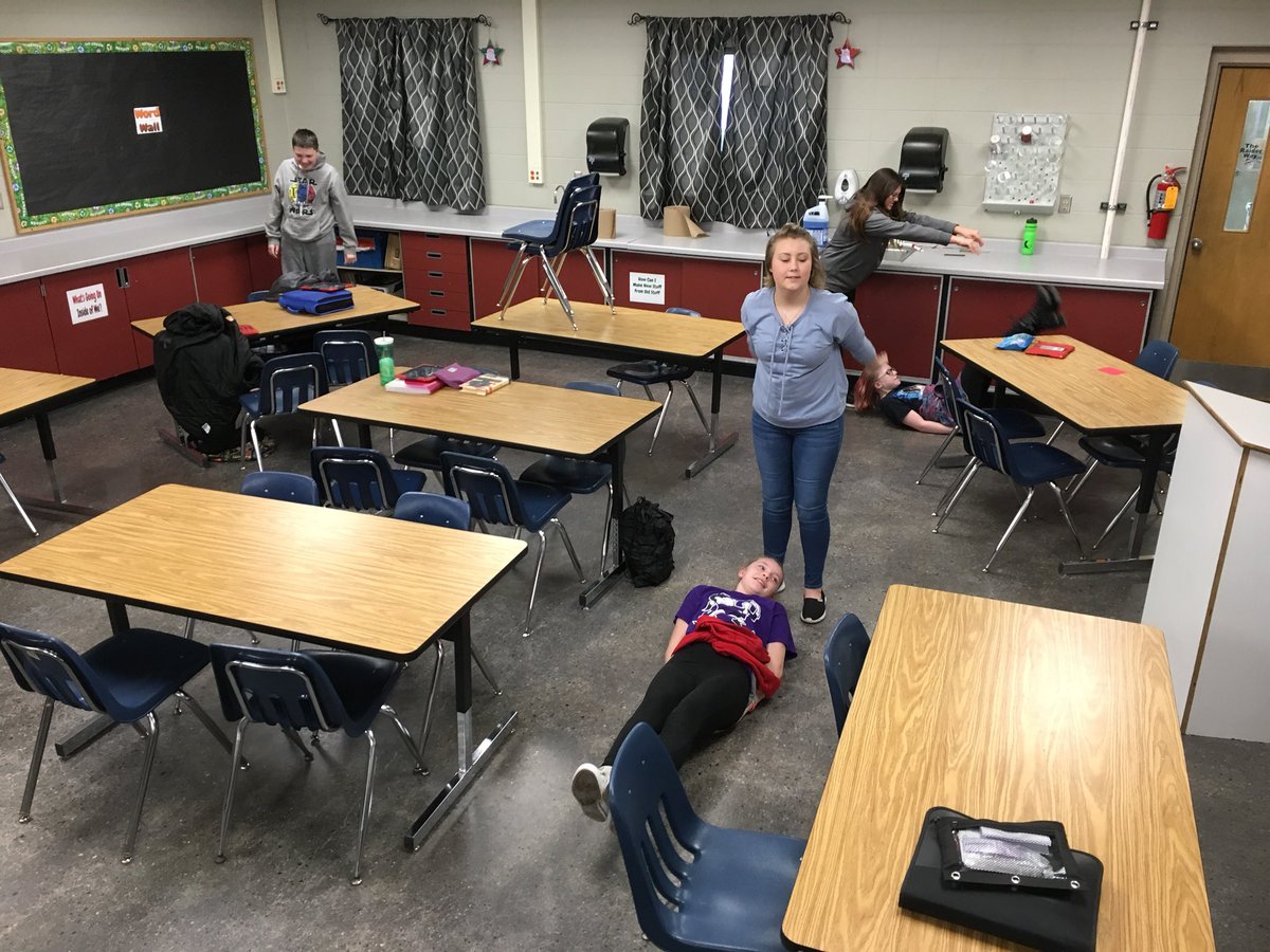 jlschwittay's tweet photo. #PCMS exercises to get the blood flowing before Forward testing #Raiderstrong https://t.co/vNmdc2oyuz