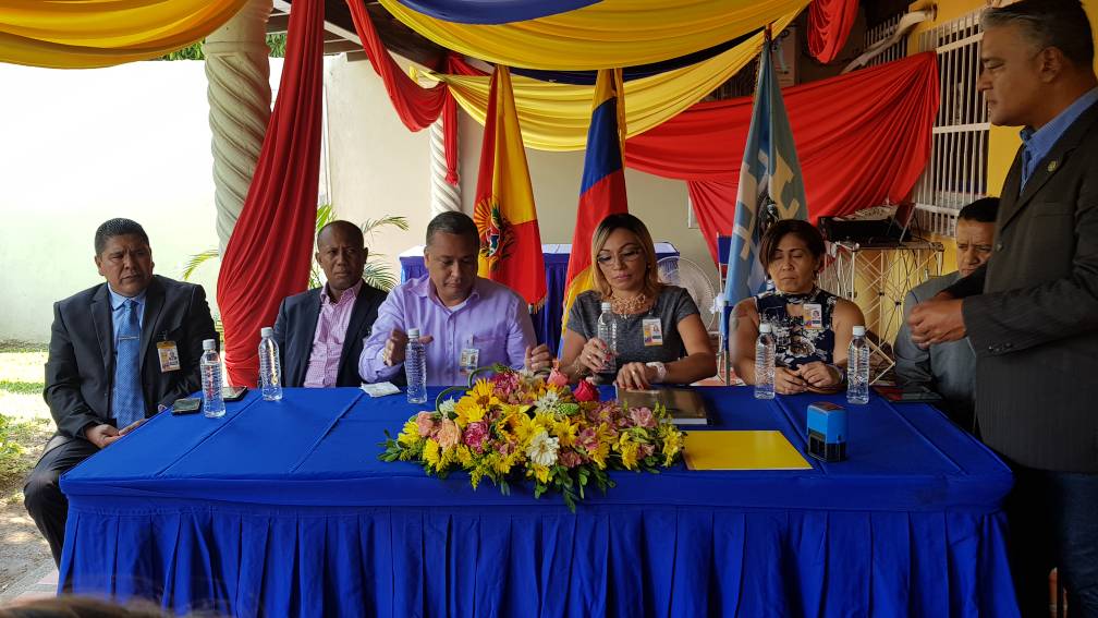 El Director  General Nacional del Cicpc <a href="/DouglasRicoVzla/">Douglas Rico</a> realiza en compañía de la Secretaría General Mercy Bracho y el Asesor Jurídico Juan Pereira,  la transmisión de mando del Redip Central <a href="/PRENSACICPC/">PRENSA CICPC</a> <a href="/NestorReverol/">Néstor Luis Reverol</a> @MIJPVenezuela <a href="/NestorReverol/">Néstor Luis Reverol</a> <a href="/VISIIPMIJP/">VISIIP</a> <a href="/CICPC378/">REDIP CENTRAL</a>