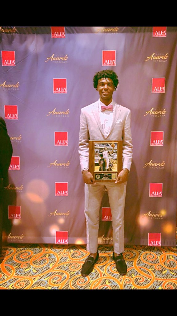 HGBasketball's tweet photo. Congratulations @Mr_Lewis3 Class 6A Player of The Year! Well Deserved and Earned! #TrojanFamily https://t.co/B2RMfwqVLj