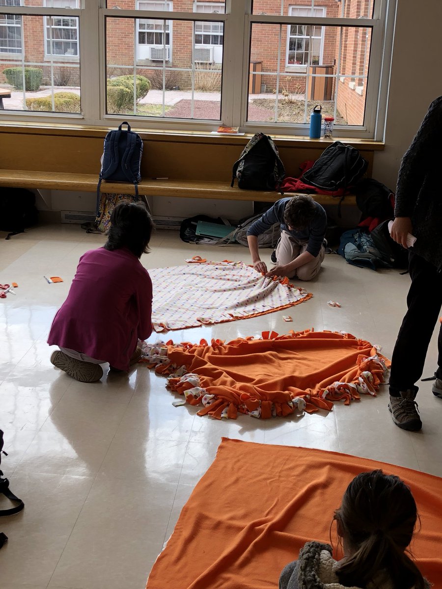 NA_service's tweet photo. The L was transformed into a #service station where students took time out of their day to help make blankets for kids staying in local hospitals. #springintoservice #popupservice @NewarkAcademy @NAMiddleSchool @ProjectLinus https://t.co/a1ioTGxigL