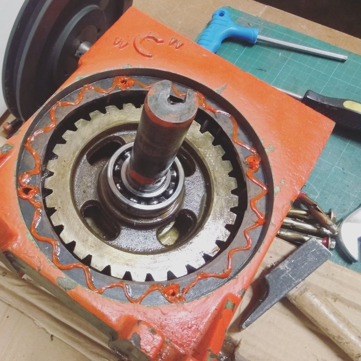 labdefab's tweet photo. En el #RepairPoint d'avui s'han reparat una estufa, un vaporitzador i la reductora de @PreciosPlastic!! 💪🛠
Programa #FabricaBarri amb @LasNavesINN https://t.co/WIvVGXipk2