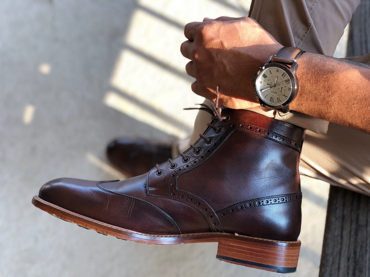 SomiarThreads's tweet image. Leather that gets better with age #DoninSomiar #handcrafted #leathershoes #Mensfashion #ootdStyle #ootdfashion #ootdshare #menswear #mensweardaily #styleinspiration #styleinspo #Shoes #shoesoftheday #SOTD #ootdmen #GQ #dapper #gentleman #gentlemen #handmade #fashion #style #wiwt