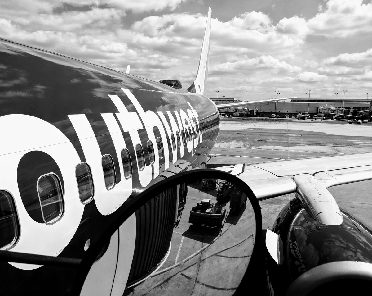 TechSportsLove's tweet image. Thanks, @SouthwestAir pilots &amp;amp; crew of Flight 1617 for the first leg of my trip to Midway. Now, let's talk about Flight 451, lol. That was a downright fun flight! The flight attendant doing the announcements gave me some very good material for my PD's 😂😂. #GreatCulture #SWApics