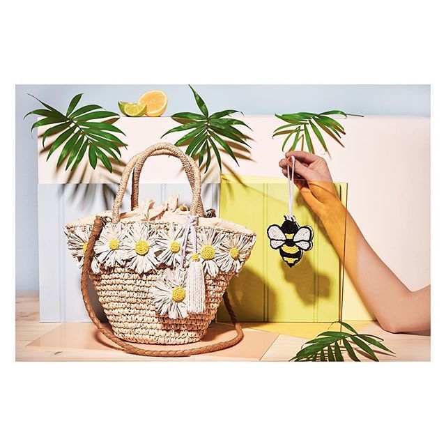 Back with a brand new collection of stylish beach bags and beaded accessories, @madebywave joins us for the Kings Road edition opening on Monday. This sweet bumble bee charm is a firm favourite! 🐝🌼
#popupshop #beachaccessories #summerdreaming ift.tt/2HnYBi1