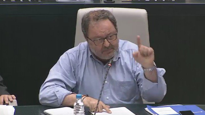 EnMacondo100's tweet photo. ... y nada es muy sencillo con este dedo pulsas aquí y fastidias los planes de 600 familias...
#CarmenaNOabandonespolicias 
#PoliciaDeMadridBajoMinimos 
#CarmenaNoCumple https://t.co/Uo3LUpqVIp