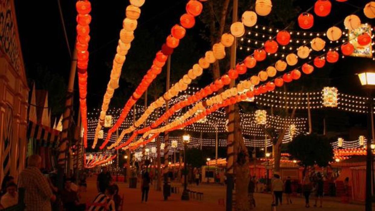 EconuestroDes's tweet photo. La Feria de Abril de Sevilla, consumirá diariamente 2.200 MWh, el equivalente a una ciudad de unos 50.000 habitantes,  con 31,5 kilómetros de líneas subterráneas instaladas en el Recinto Ferial y otros 7 kilómetros de conducciones aéreas de Baja Tensión. https://t.co/Vu0YfJHop6