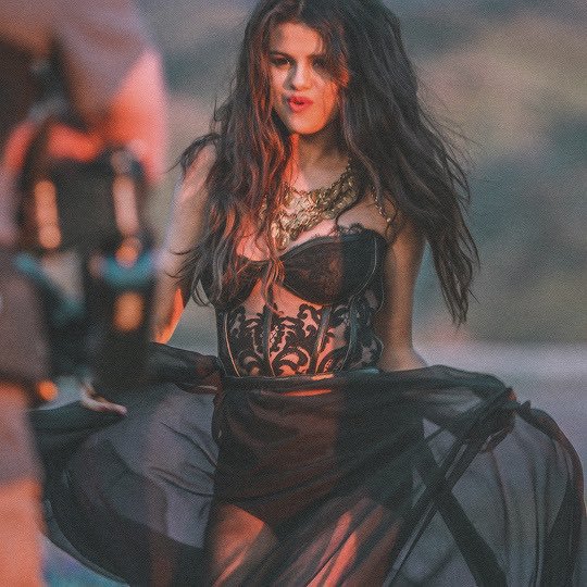 Selena gomez. Группа the black eyed peas. Date get it. Date get it. Влюбленные проводят время.