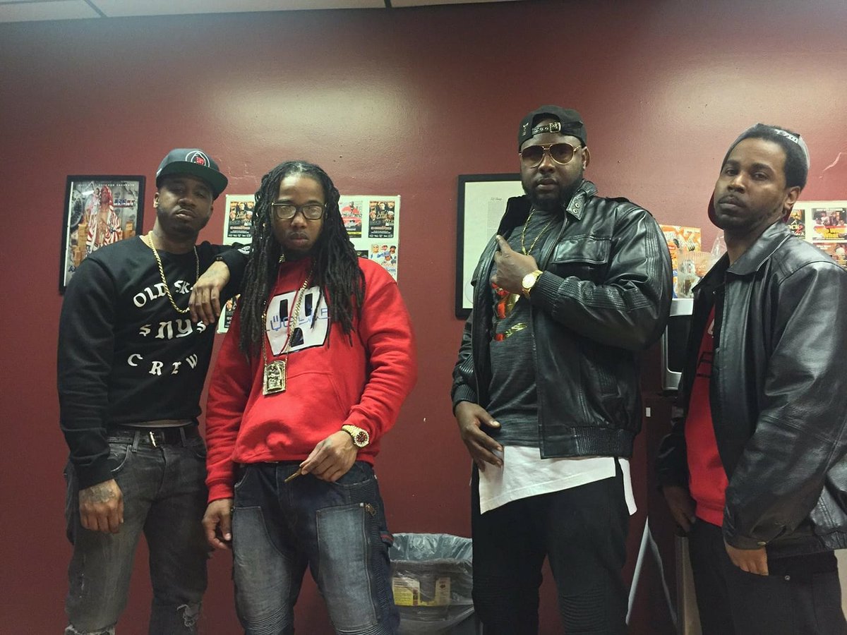 THEREALCOLDCASH's tweet photo. @BennyBsf @PdashBackslash @IAM_KULU @THEREALCOLDCASH WE JUST HERE TO GIVE THE GAME A FACELIFT!!! #REALRAP #HIPHOPLIVEON #BUFFALOBOSSES #THENEWWAVE #DJS #MAGAZINES #BLOGGERS #BSF #GRISELDA #BLACKFORBESLISTENT #PLUGLIFE #TEAMCOLDCASH https://t.co/Ix8IZ3fdBw