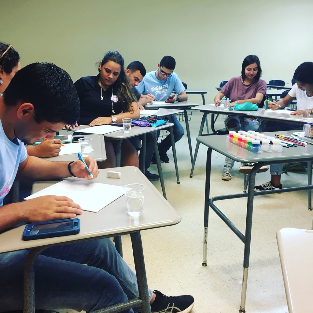 prpdaRUM's tweet photo. Today was so relaxing😌
Canvas Painting Day!
#DentalSquad802 #PRPDA #UPRM https://t.co/p0aHPbBSRW