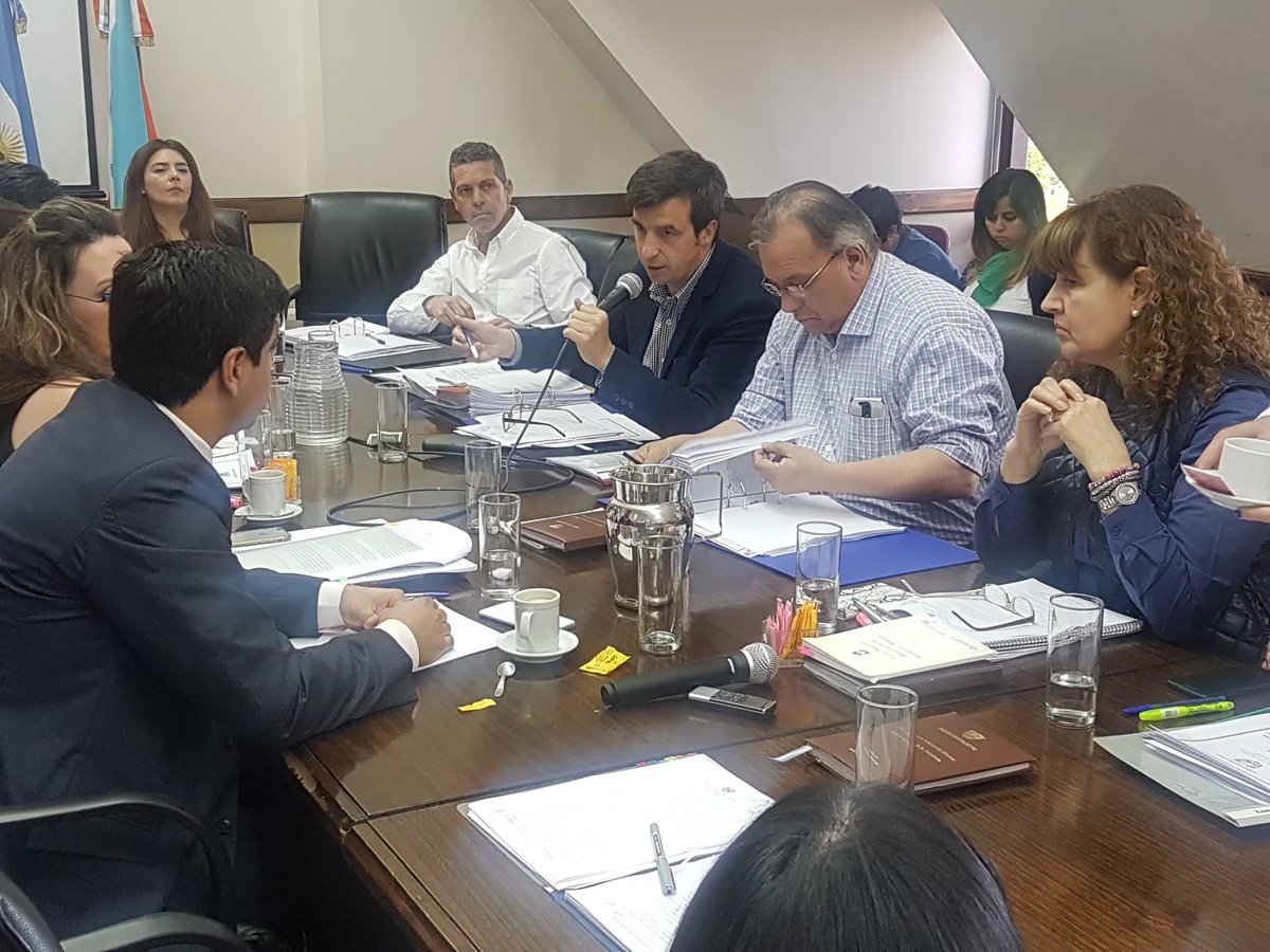 monica_urquiza's tweet photo. #Ahora Continúa la Comisión N° 1 de Legislación con el análisis del Proyecto de Ley sobre la democratización de la Representación Política #BloqueMPF #Siempre54 #LegisTDF https://t.co/3FBpo8qEPy