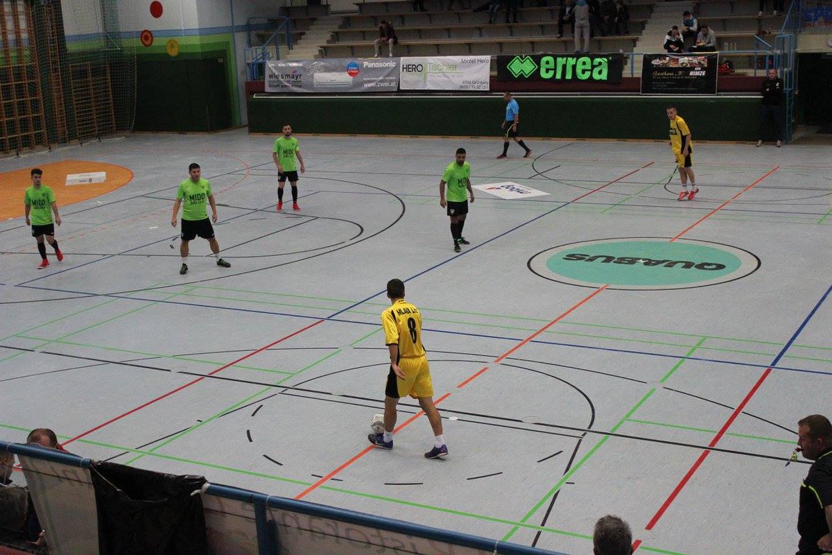 ViennaWalzer's tweet photo. Freundschaftsspiel in Linz ⚽️
#ViennaWalzer #AktivCenter #Futsal #Friendship #Vienna #Austria https://t.co/W3u5pjkbeV