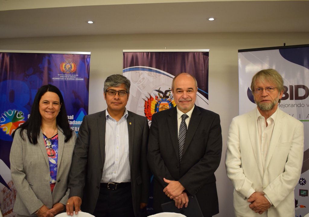 ggenua's tweet photo. Encuentro Internacional de Seguridad Ciudadana y Seguridad Vial. Hacia la 8va Cumbre Nacional de Seguridad Ciudadana. @AgendaCAF @MindeGobierno #Bolivia https://t.co/Hb0MfsNOZI