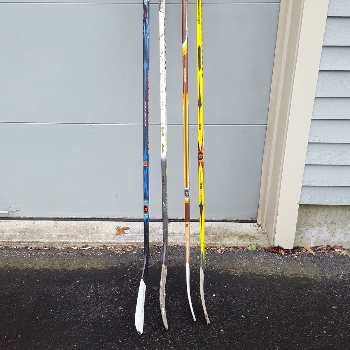 AaronGoldberg2's tweet photo. #PutYourSticksOut thoughts &amp; prayers from Plainville MA #HumboldtBroncos #humboldtstrong driver https://t.co/oBfOpuGbxA