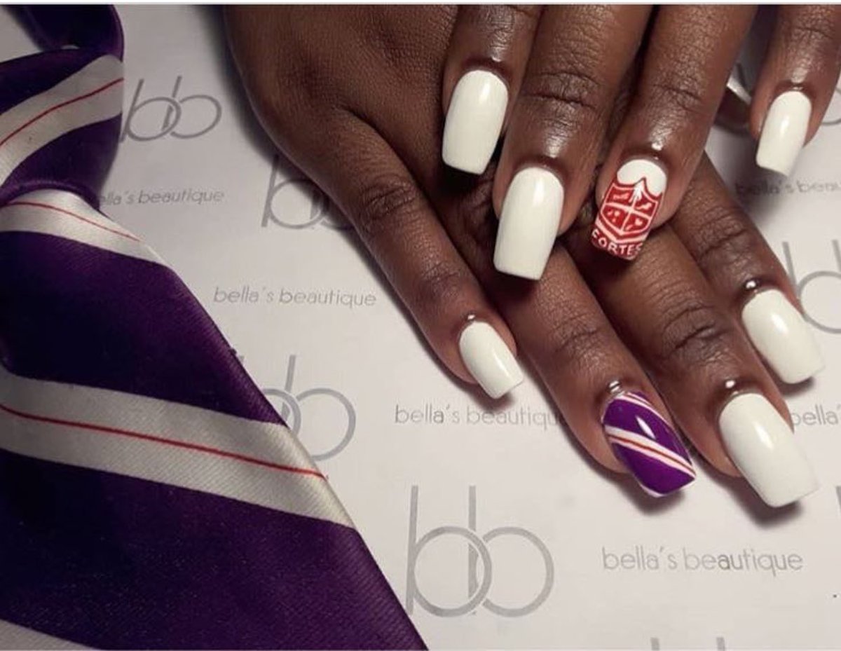 StrictlyQueenG's tweet image. This nail tech deserves my money! #RedisStrong #HailCampionHail