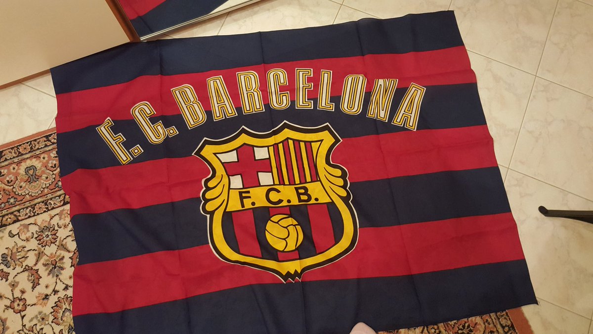 PantaRei929's tweet photo. Quando decidi di fare outing proprio la sera di #romabarcellona 😂😂 #simpatie #azulgrana https://t.co/1bakVGc0Bv