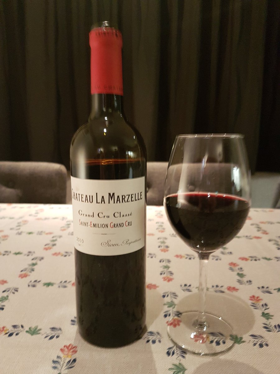 Na een lange dinsdag een fles Chateau La Marzelle 2010 opengetrokken, gewoon omdat het kan. Santé! #topwijn