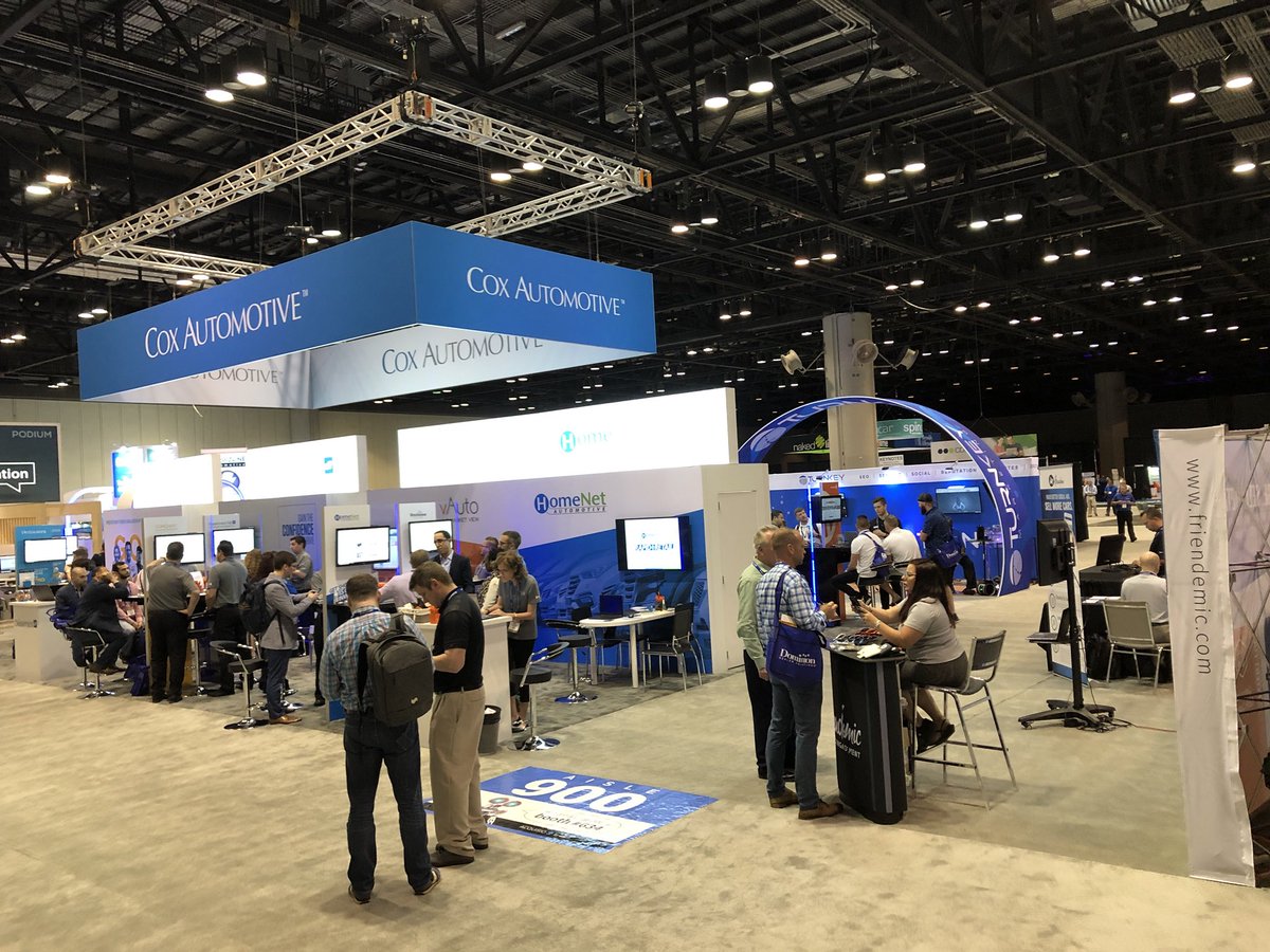 CarbizAdam's tweet photo. The front of the exhibitor hall at #DD24 @DealerOn @TradeRevTweets @Autoloop1 @DealerSocket @CarGurusDealers @CoxAutomotive @podium @drivecentric #podium #turnkeymarketing https://t.co/BZQUUCZa1b