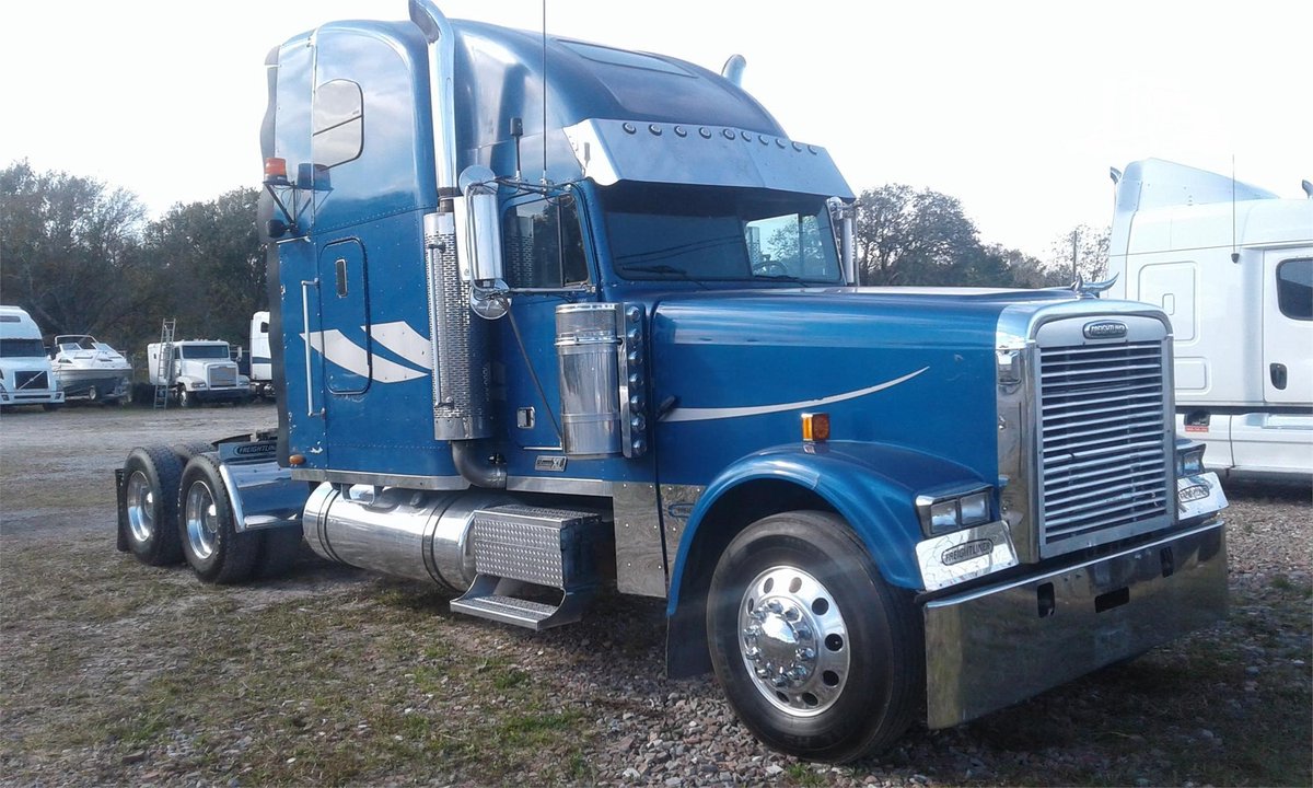 #TruckerTuesday. and TSI Truck Sales has this 2006 Freightliner FLD132 Clas...