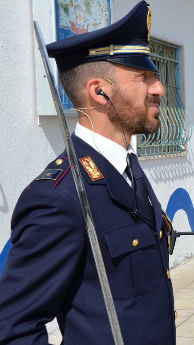 AdrianoPirillo's tweet photo. #poliziadistato 
#essercisempre
#ispettori
#blueman
#picchetto https://t.co/MOHdFxxLeR