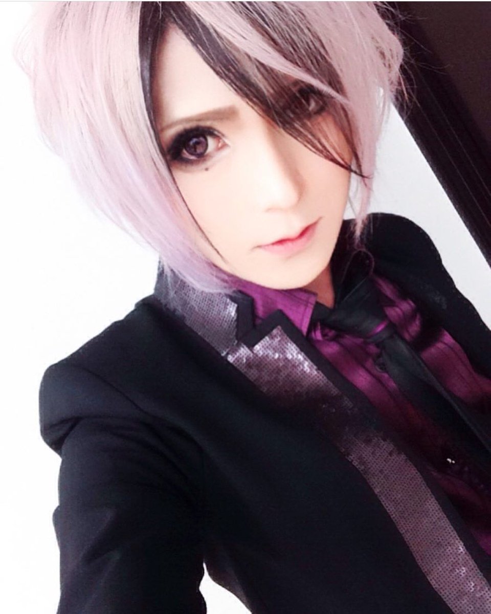 arrancargirl's tweet photo. Happy Birthday to Teru from Versailles!!! 💝💝💝 #jrockers #jrock #jrockband #visualkei #visualkeibands #vkeiband #vkei #metal #rock #versailles #philharmonic #quintet #guitar #guitarist #teru #versaillesteru https://t.co/ftAcjADgVv