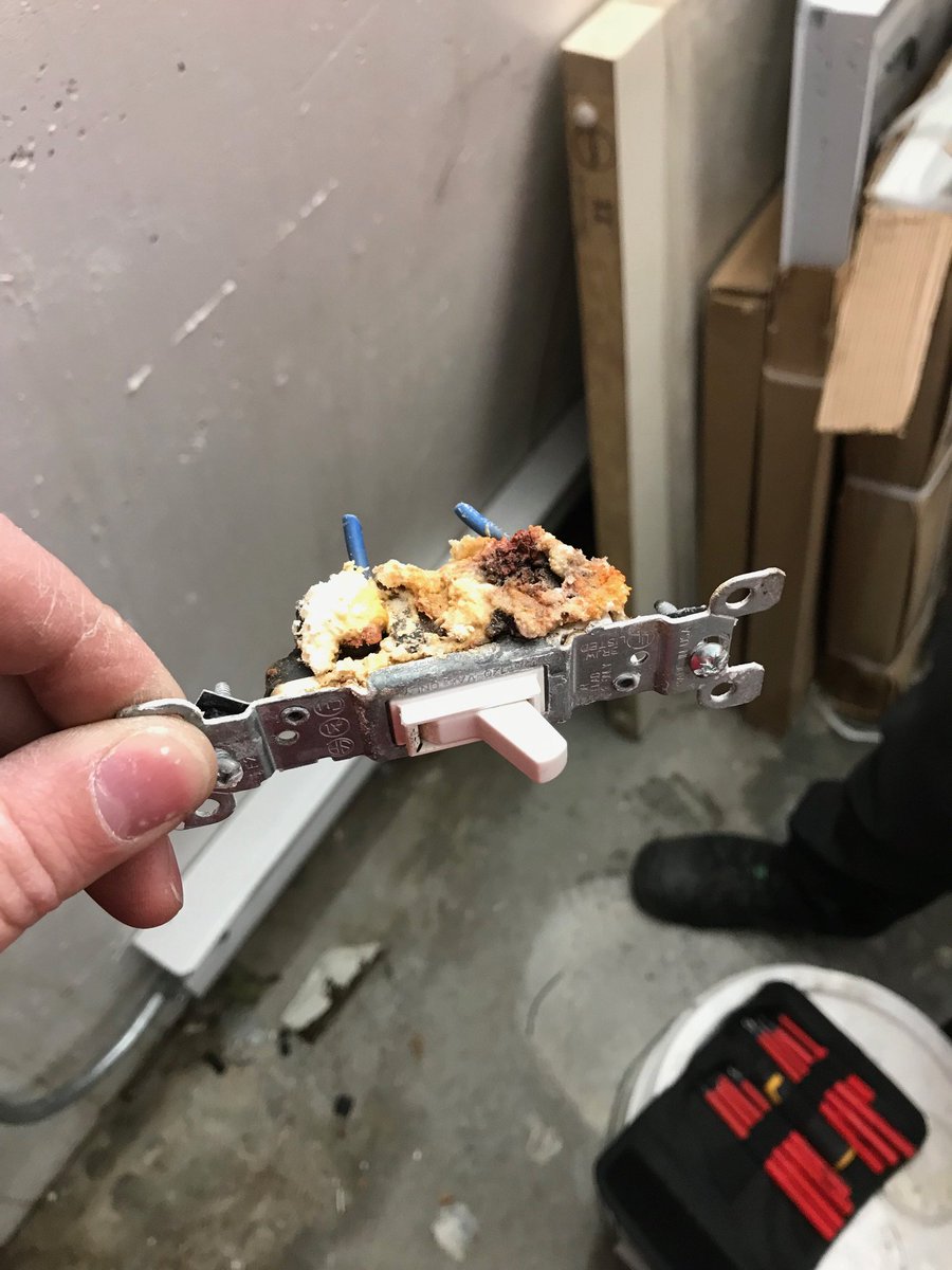 ExquisiteElec's tweet photo. Water + Electricity =  Trouble!
Luckily there were no flammable materials nearby in this parking garage.  #springthaw #waterhazard https://t.co/cTSk6tHKeD
