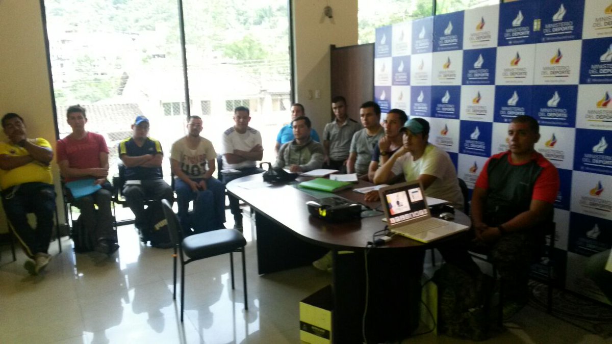 DeporteCZ7's tweet photo. Entrenadores del proyecto de las Actividades Extraescolares de El Oro, Loja y Zamora Chinchipe, socializan modelo de gestión 2018 #ElDeporteNosUne @DeporteEc https://t.co/BZWAlX5xLw