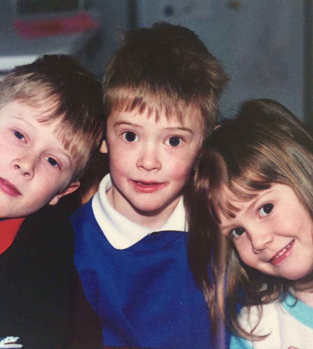 jamiesinclair21's tweet photo. Happy National Sibling Day! @AlexSincMusic @NeilSinkPhoto #NationalSiblingDay https://t.co/uyU6kOsge8
