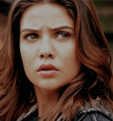 RT if you love Danielle Campbell as Davina Claire ✨