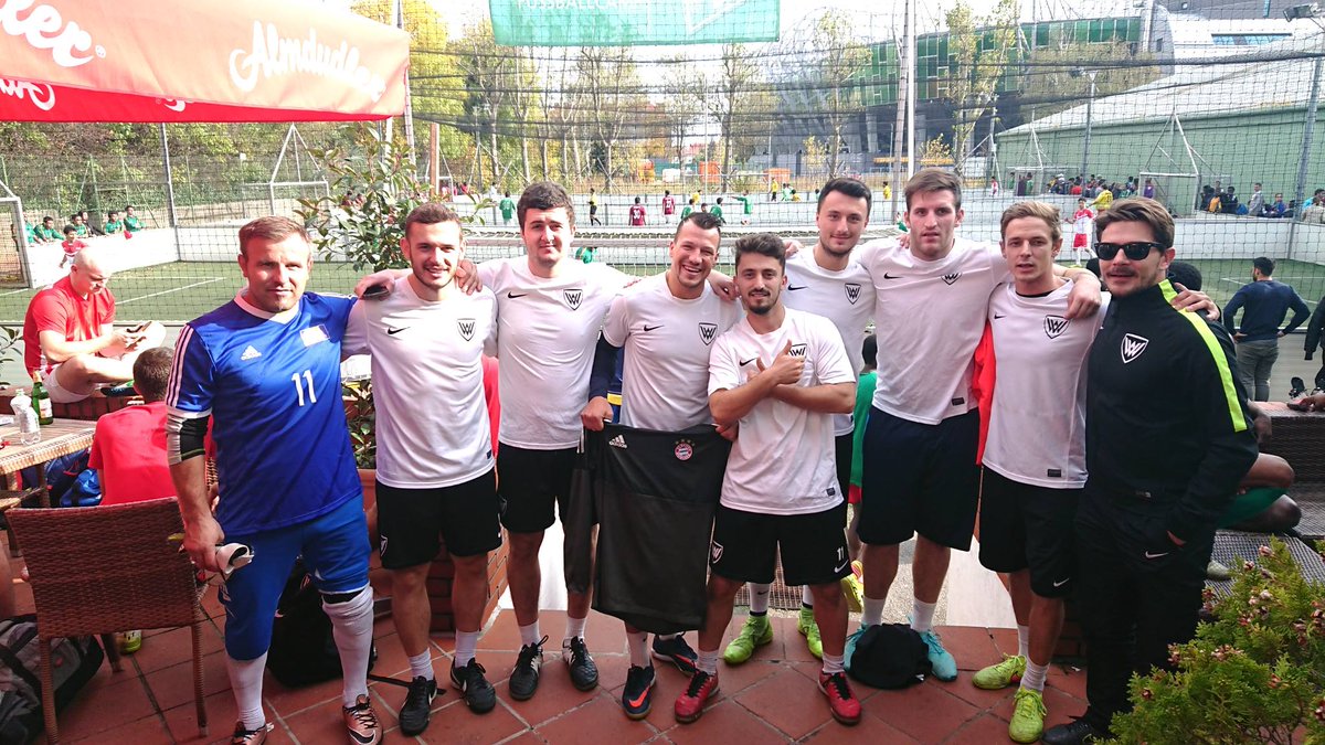ViennaWalzer's tweet photo. Einer für alle, alle für einen ! ⚽️
#ViennaWalzer #AktivCenter #team #soliarität #Austria https://t.co/IccVHXv9ag