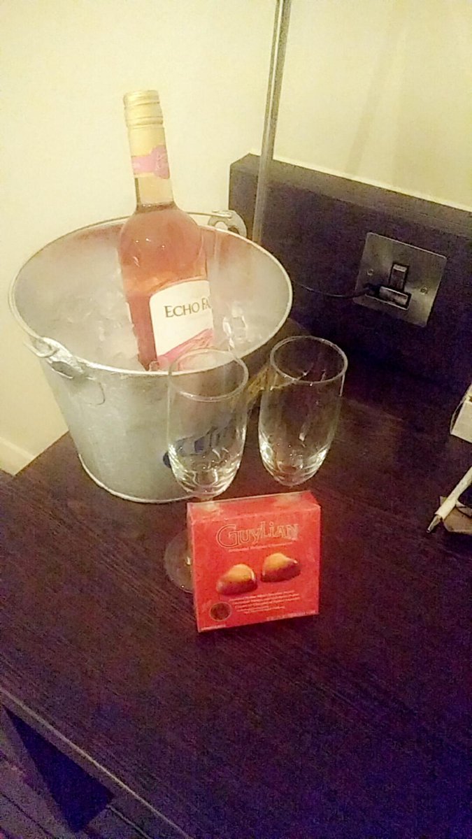 StroudPi's tweet photo. A little extra for a lovely bride and groom staying with us  @katesharpe69 @SDEBDD @teamcotswold1 https://t.co/fAoaY3wME3