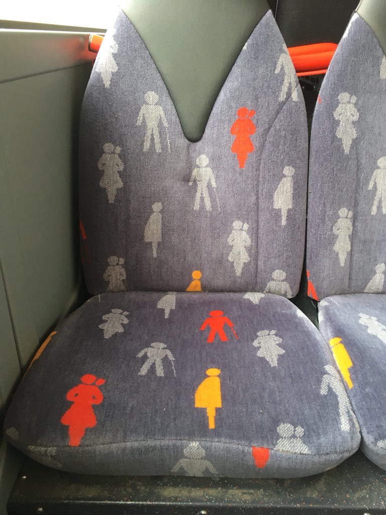 thislegtease's tweet photo. @Connexxion Ik vraag me zomaar af wat er toch mis is met dat vrouwtje met haar handen in haar zij en een wolkje naast haar hoofd, die een gereserveerde stoel in de bus heeft..... https://t.co/1SaYehaFIy