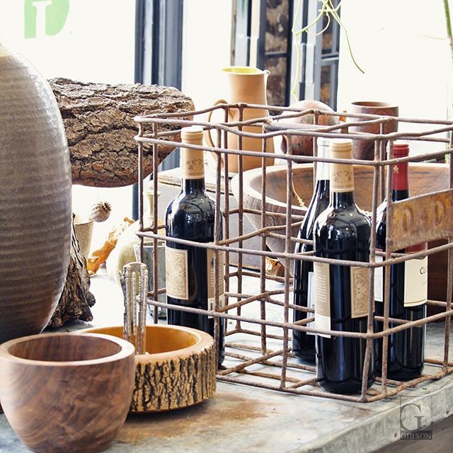 shopatgibson's tweet photo. Vintage metal bottle crate - $195.
Vintage log wood nutcracker bowl - $75.
Short walnut vase by Arrows and Eskers - $125.
#shopping
#interior #designer #instagood #details #interiorarchitecture #home #design #interiordecor #interiorstyle #styling #vintage #retail #beverlyb… https://t.co/BcSDKVGCyK