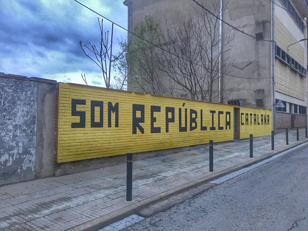 janinavilana's tweet photo. 🎗🎗🎗🎗🎗

175, 155, 17 🌙✨ Nits 🕯🕯🕯💛 i 160, 47 i 17 a l'exili... 

#yellowribbons 
#LlibertatPresosPolítics #LlibertatJordis 
#NiUnPasEnrere
#UsVolemACasa
#oRepúblicaoRepública 
#ElPoderDelPoble 
#SomRepublicaNoTenimRei 
#primaveracatalana 

🎗🎗🎗🎗
🎗🎗🎗🎗 https://t.co/Z43tM0FqOc