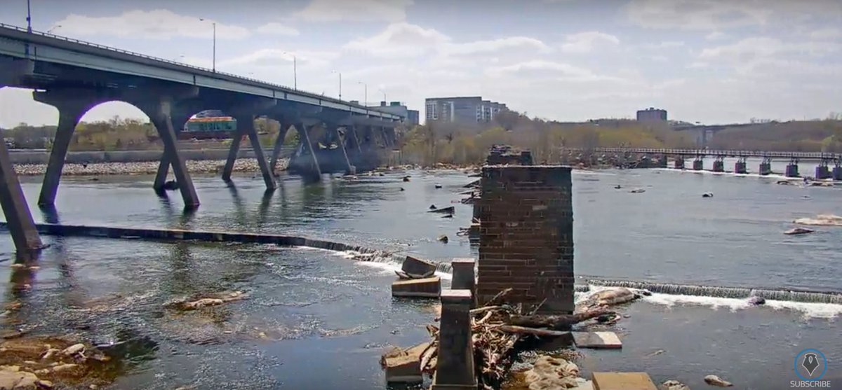 RichmondOutside's tweet photo. Every so often we like to pan the @RVAOspreycam around to check out the neighborhood. This osprey is on the next piling over from our Maggie and Walker. She looks to be sitting on eggs as well! @JRAvirginia @Ellwoods @RIVERSIDEOUT #RVA #jamesriver #hatchwatch2018 https://t.co/jG6gjg9o7O