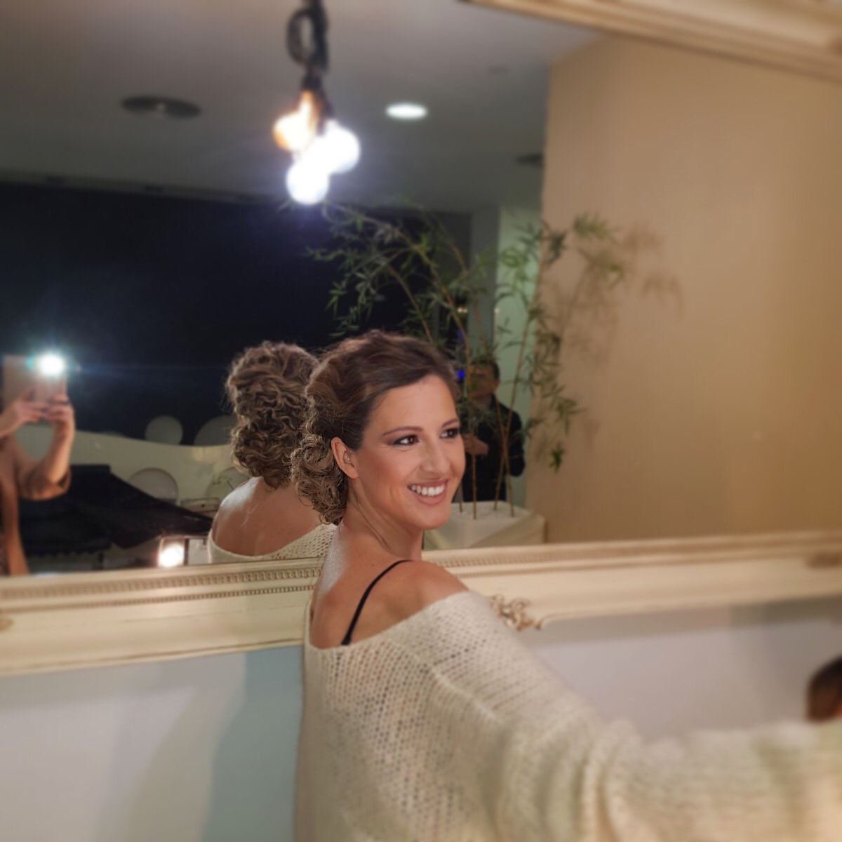 _AboutLifestyle's tweet photo. De momento no puedo desvelar mucho más del shooting de hoy, sólo que he conocido a gente increíble y grandes profesionales que han hecho todo facilísimo y me han hecho sentir como una verdadera 👸🏼 @KIREYESTILISTAS @RIOSMODA1 @Olarizurest #bitxilore #javierargote #jaionezulueta https://t.co/I4iz3k6XNN