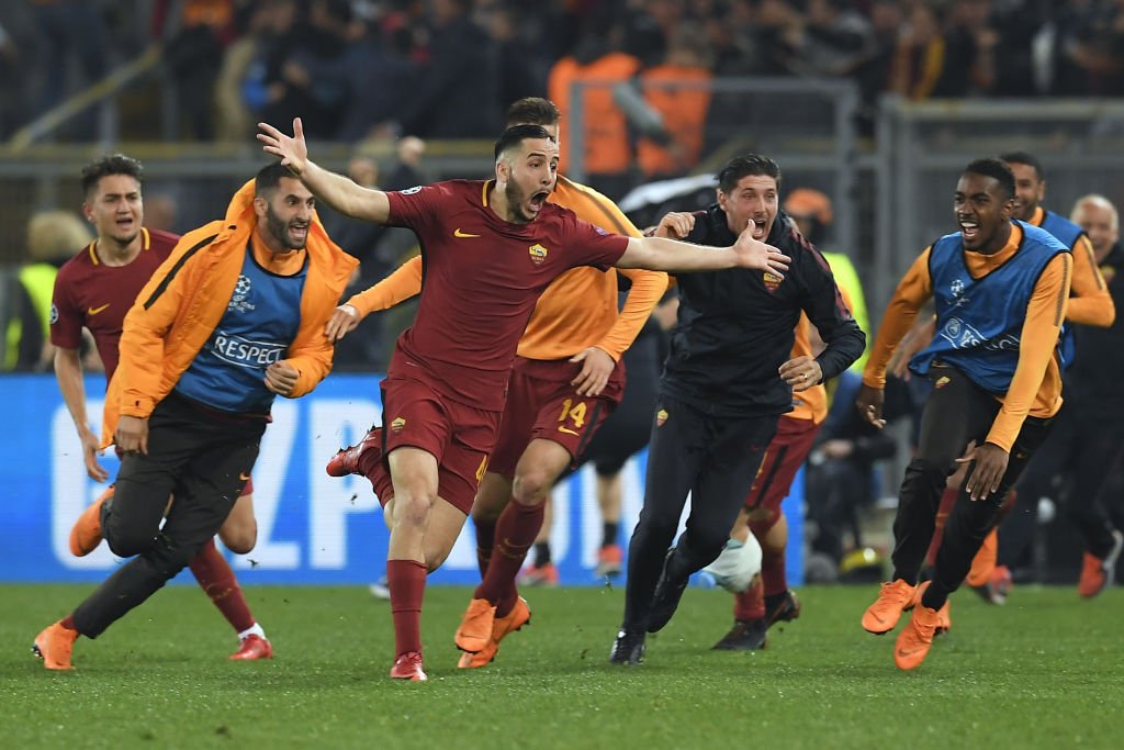 KwiffOfficial's tweet photo. ⏰ FULL-TIME: Roma 3-0 Barcelona! (4-4)

UNBELIEVABLE! Roma have done it! 😱

Barcelona are out of the Champions League! #ROMBAR https://t.co/zEbi26TlVh