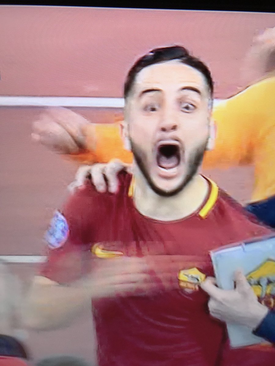 abaxlife's tweet photo. Al momento mi sento un po’ così... grandissimo CUORE! ❤️

#ForzaRoma @OfficialASRoma #RomaBarca https://t.co/VwwmLrQVEo