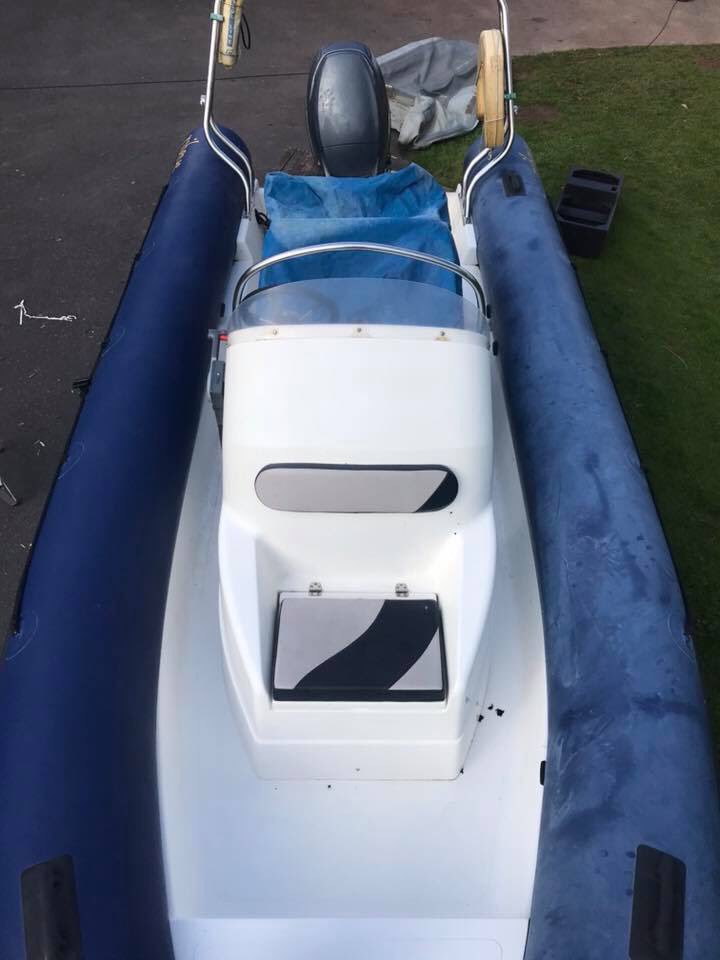 AugustRaceDemos's tweet photo. Sent in by a happy customer, a great example of @AugustRace #LiquidRib in use. Oxidised tube on the right and newly treated tube on the left. Find out how here https://t.co/4BjvhdxRDM #TimeToCleanTheBoat #Rib #Boats @Powerboatnews @anen_nautica @britishmarine https://t.co/K95cRsm1aK