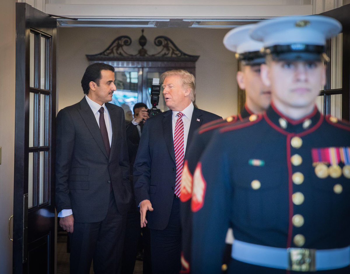 TamimBinHamad's tweet image. كانت مباحثات صريحة وبناءة مع فخامة الرئيس ترامب، تناولت علاقاتنا الثنائية ومسائل إقليمية حيوية بما في ذلك الأزمة السورية.
ثمة توافق مشترك بأن الأزمة الخليجية تضر بجميع الأطراف وبجهود ملاحقة الإرهاب وأن الحوار هو السبيل لحلها