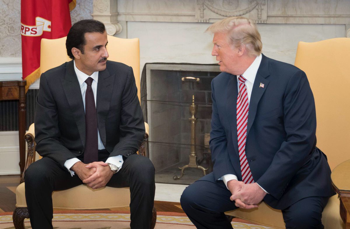 TamimBinHamad's tweet image. كانت مباحثات صريحة وبناءة مع فخامة الرئيس ترامب، تناولت علاقاتنا الثنائية ومسائل إقليمية حيوية بما في ذلك الأزمة السورية.
ثمة توافق مشترك بأن الأزمة الخليجية تضر بجميع الأطراف وبجهود ملاحقة الإرهاب وأن الحوار هو السبيل لحلها