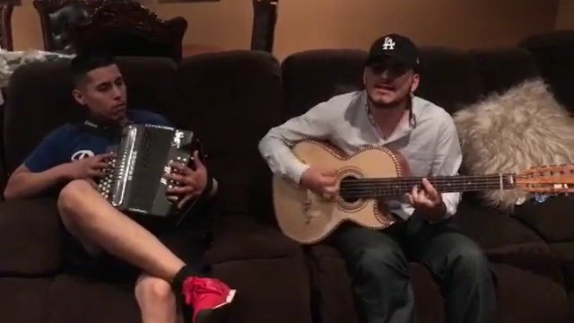 CorridosVIP's tweet photo. @adriandejesusoficial Corridos 2018 🔥
.
.
@adriandejesusoficial
@adriandejesusoficial
@adriandejesusoficial
@adriandejesusoficial
.
.
.
#teamcorridosvip #corridosvip #corridosybanda #corridos #corridos2018 https://t.co/hBiZMFExbU https://t.co/kellozbxRw