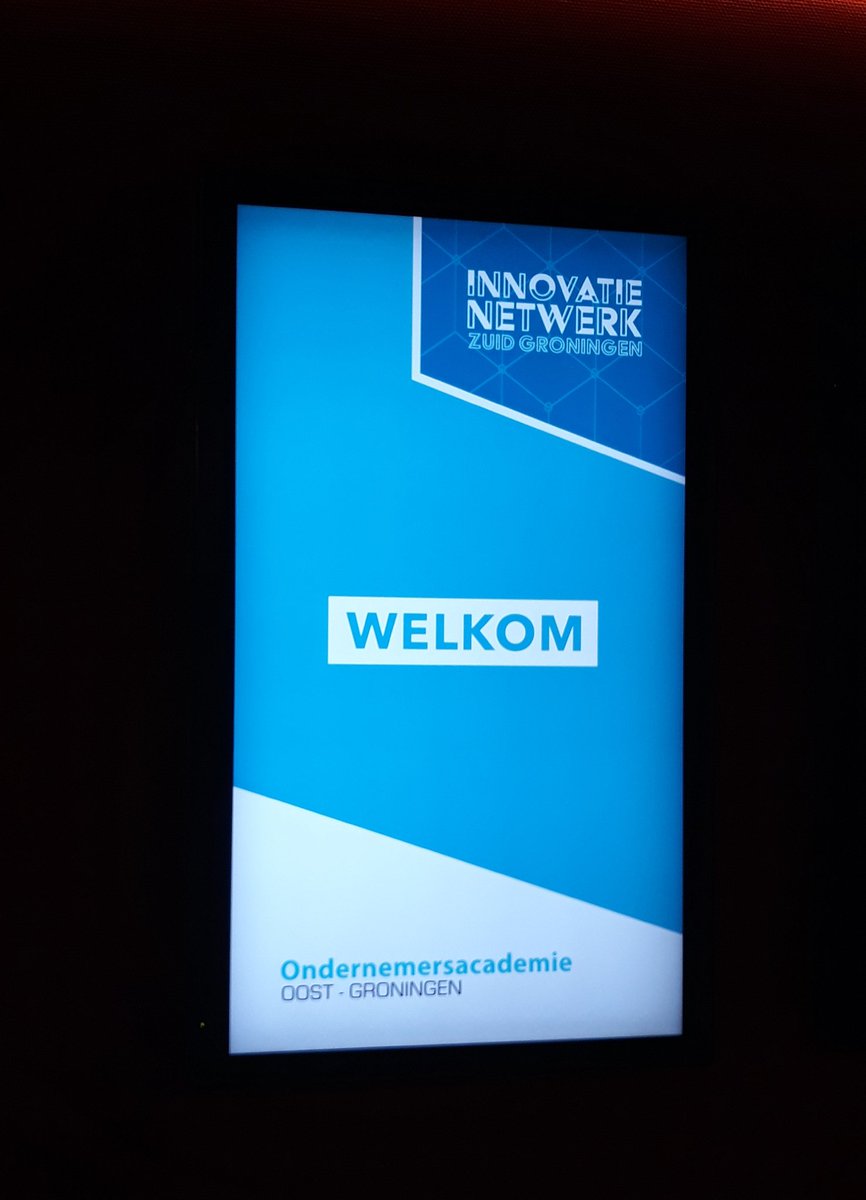 EZStadskanaal's tweet photo. Vanavond een bijeenkomst waar het bruist van innovatieve ideeën in Geert Teis. Pitches van studenten van de ondernemersacademie, gevolgd door de presentatie van de businesscase Innovatiehub Zuid Groningen. Conclusie, we gaan ervoor! https://t.co/8nudofBnpb