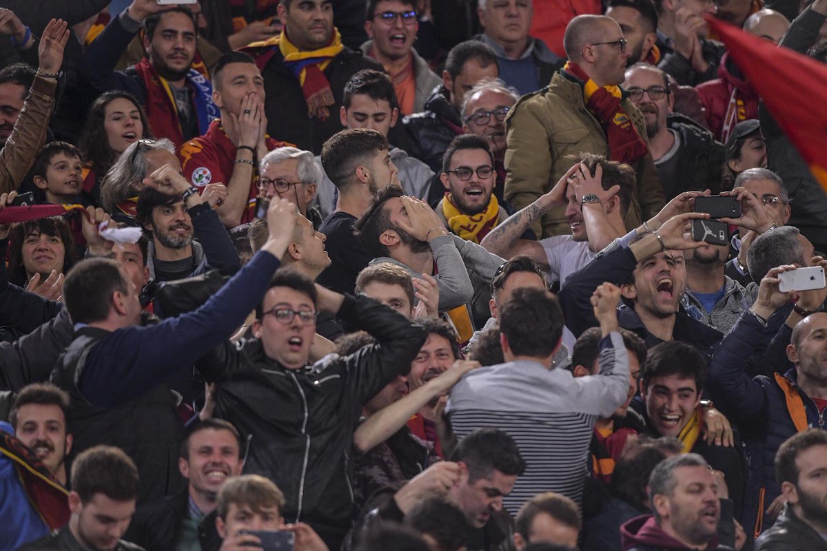 OfficialASRoma's tweet image. A chi ci è stato a fianco, a chi l'ha vissuta da casa, a chi ha lottato sul campo, a chi ha pianto, a chi non smette di ridere, a chi dice che lo sapeva, a chi non ci crede e pensa che sia solo un sogno, a tutti quelli che vorreste abbracciare adesso: GRAZIE! 

#RomaBarca
#ASRoma