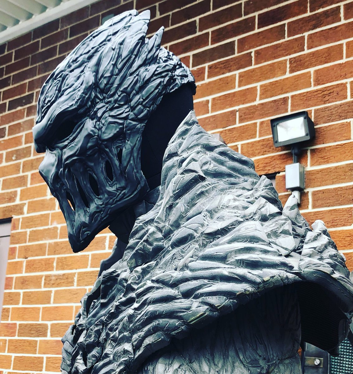 HexMortis's tweet photo. More progress on THE GATE creature #nothingiscoming #cosplay #horrorshit #horrormovies #scifilife #scifihorror #scificreature #creaturefeatures  #hexmortis #megacon #monster #netflix #art #comic #superhero #batman @NeillBlomkamp @megaconorlando @creepypuppet @RealGDT https://t.co/LJA6cqLmvr