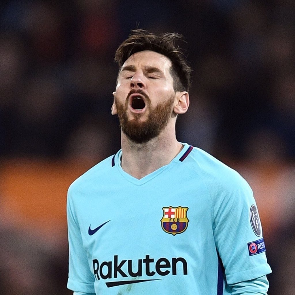 FutbolMuu's tweet photo. Last 10 UCL Quarter-Finals games:

Cristiano Ronaldo - 14 Goals.
Lionel Messi - 0 Goals.

My GOAT scores world class goals in the quarter finals against the best italian team while your GOAT goes missing against AS Roma.

Levels. https://t.co/cUKq6YxuAG