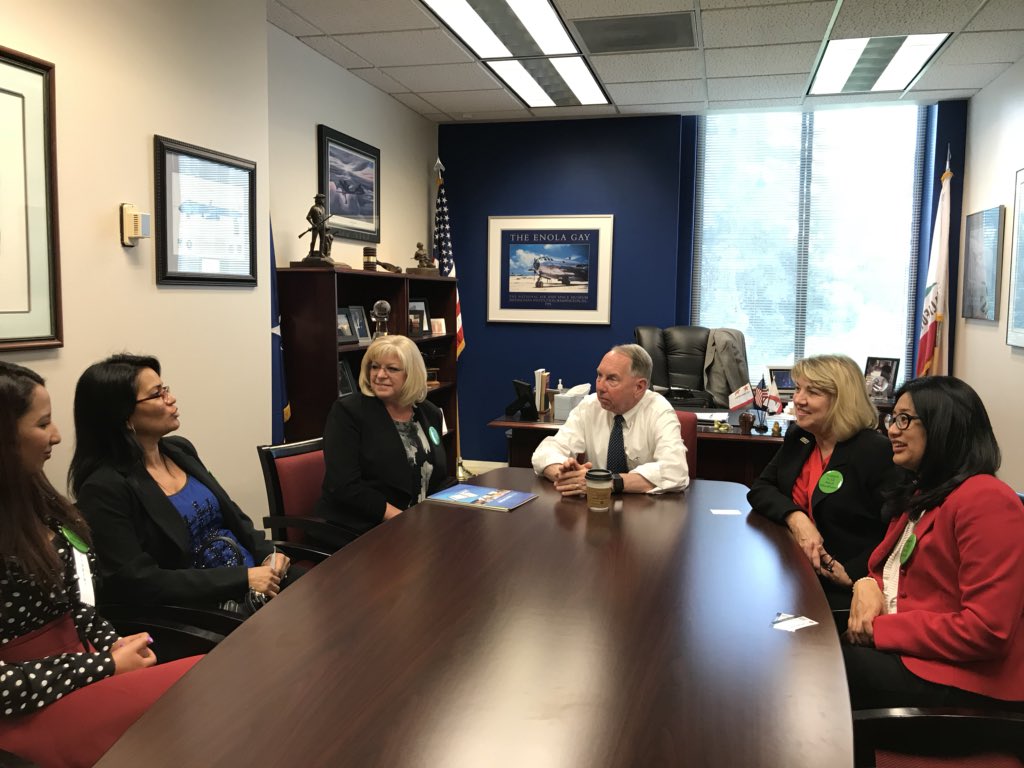CnThoibi's tweet photo. What a patient ear to our Student Stories! Senator Roth, thank you for your time!!! https://t.co/UgNd0j34Hx