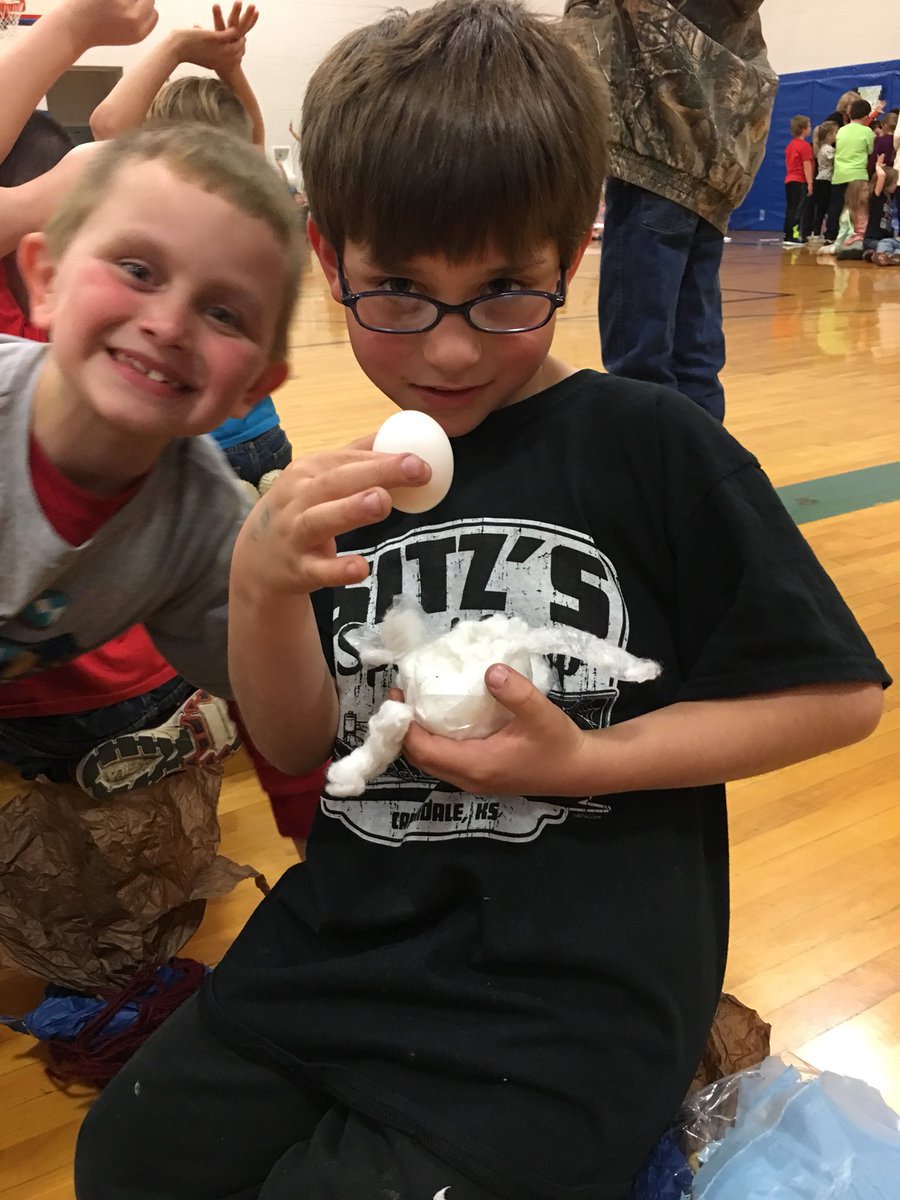 MrsOac's tweet photo. @OacSchool Our egg survived the drop! YAY!! 🤗😁👍🏼 https://t.co/cuiRw3jzjg