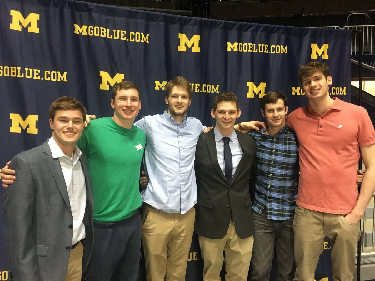 umichswimdive's tweet photo. Congratulations to our 4⃣7⃣ swimmers and divers who were U-M Athletic Academic Achievement Award recipients. 

That's 75 percent of our 2017-18 roster with GPAs of 3.0 or higher. #GoBlue #MichiganDifference https://t.co/lxO8TtRiLk