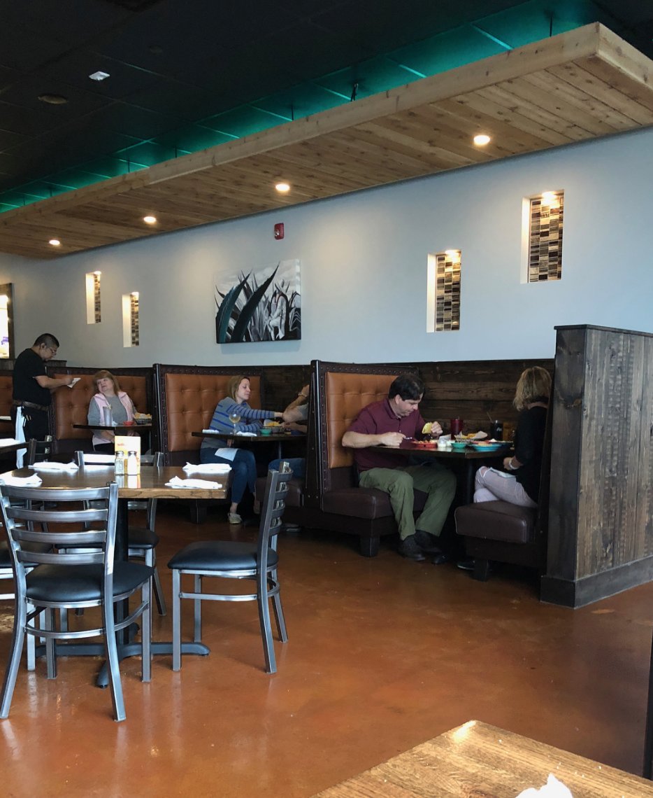 Check out these light fixtures that we installed at Los Reyes! And check out their amazing Mexican cuisine while you’re at it. #losreyes #lightfixtures