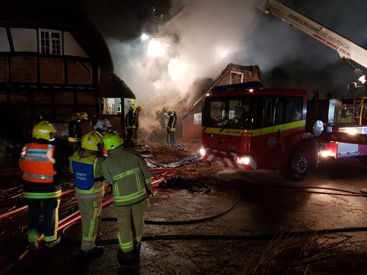 davegrahamS025's tweet photo. @whitchurch06 @Eastleigh32 @Andover31 @WinchesterStn30 @BasingstokeRDS did HFRS proud yesterday by the way they worked at the thatch at Ham. Trying conditions with everyone getting stuck in. Partnership work with @DWFRSMaggsMatty @DWFireRescue @DWFRSKCollis @DWFRSTomBrolan https://t.co/PpQoiaRzZN